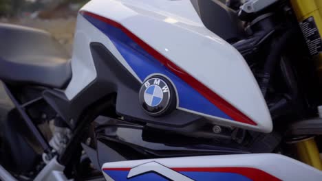 Bmw-Bicicleta-G310r-Bicicleta-Logo-B-Rollo