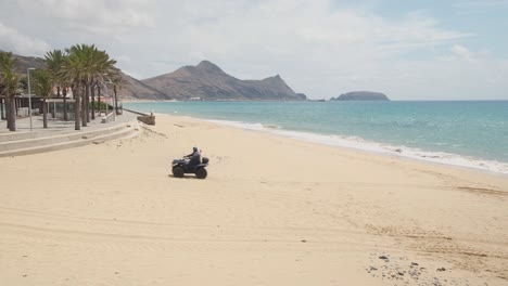 Todavía-Disparó-Playa-Vacía-Con-La-Policía-De-Patrulla-Pasando-En-Quad