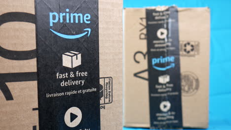 Paquetes,-Paquetes-De-Amazon-Prime,-Primer-Plano,-Negocios-En-Línea,-Compra-En-Línea,-Compras,-Trato,-Comercio-Electrónico