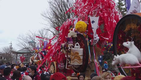 Zeitlupenaufnahme-Des-Festlichen-Omihachiman-Sagicho-Matsuri-Im-Jahr-Der-Ratte