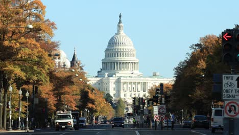 Toma-De-Cierre-Del-Edificio-Del-Capitolio-De-Los-Estados-Unidos-Desde-La-Avenida-Pennsylvania