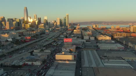 Vuelo-De-Drones-A-San-Francisco-Cartel-Histórico-De-Coca-Cola