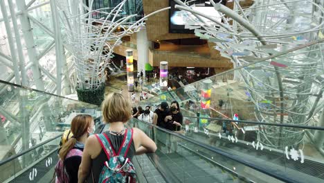 People-using-an-escalator-in-Hong-Kong-Langham-place,-a-unique-commercial-and-shopping-complex-in-Kowloon-area