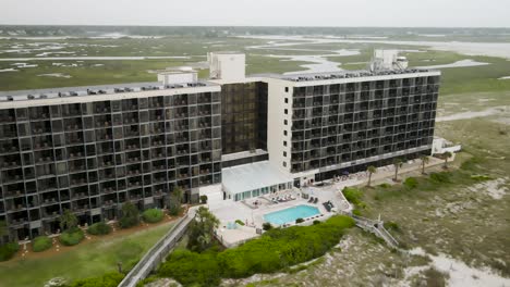 Shell-Resort-Am-Wrightsville-Beach,-North-Carolina,-Luftaufnahme-Zum-Pool