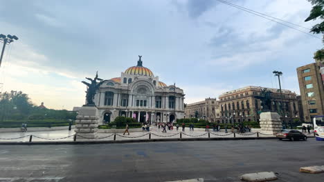 Timelapse-Justo-En-Frente-Del-Palacio-De-Bellas-Artes-En-El-Centro-De-La-Ciudad-De-México