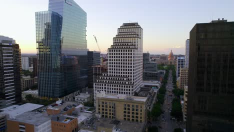 Aerial-view-panning-above-the-Congress-Avenue-in-Austin,-USA---180-degree-panorama,-drone-shot