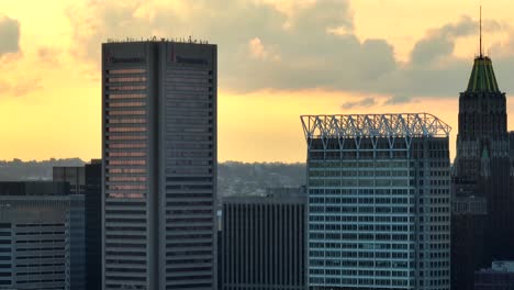 Edificio-Transamerica-Y-Rascacielos-Del-Banco-De-América-En-Baltimore-Al-Atardecer