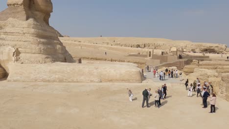 Vista-Panorámica-De-La-Esfinge-Con-Muchos-Turistas-Visitando