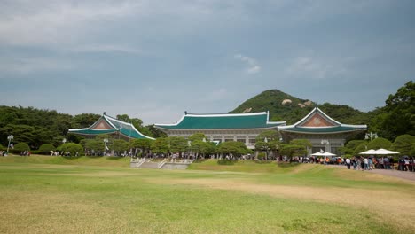 Blue-House---Cheong-Wa-Dae,-Crowds-of-People-Visiting-Official-Residence-of-the-President-of-South-Korea