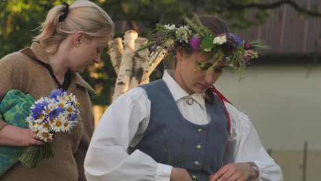 Midsummer-festival-in-the-city-park