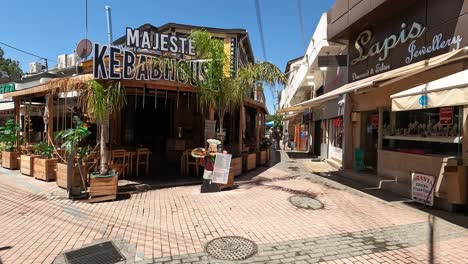 Tiendas-Y-Restaurantes-En-La-Calle-Girne-Cerca-Del-Famoso-Cruce-De-Ledra-En-Nicosia