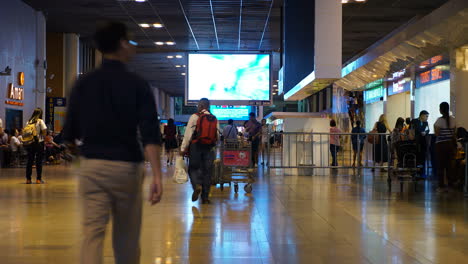 Bangkok,-Thailand---Circa-Am-Flughafen-Don-Muang,-Ein-Zeitraffer-Eines-Belebten-Flughafenflurs-In-Bangkok,-Thailand