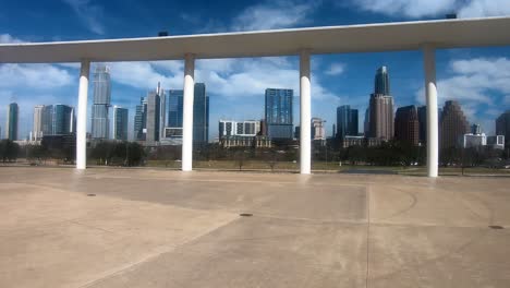 Una-Hermosa-Toma-En-Primavera-Del-Horizonte-De-Austin-Desde-El-Centro-Largo-En-Las-Costas-Del-Auditorio