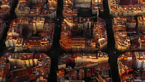 Cityscape-of-Sagrada-Familia-and-the-city-at-sunrise,-Spain