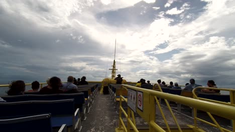 Live-Unterhaltung-Auf-Der-Fähre-Zur-Isla-Mujeres