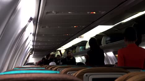 Dentro-De-La-Cabina-De-La-Aerolínea-Indonesia-Garuda