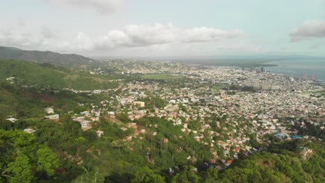 Conocido-Por-Su-Gran-Carnaval-Con-Música-Calipso-Y-Soca,-Puerto-España,-La-Capital-De-Trinidad-Y-Tobago