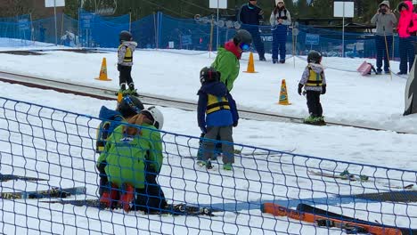 Niños-Tomando-Clases-De-Esquí-Privadas-En-La-Estación-De-Esquí-De-Diamond-Peak-En-North-Lake-Tahoe