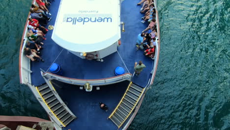 On-Chicago-bridge-view,-Cruise-boat-passing,-tourists-on-board,-beautiful-river,-lake-shore-view