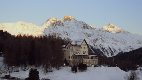 St-Moritz-Resort-Suiza-Cubierto-De-Nieve