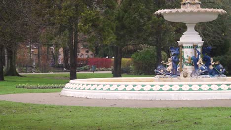 TAUNTON,-SOMERSET,-UNITED-KINGDOM,-Close-up-on-the-very-beautiful-Queen-Victoria-memorial-fountain-in-the-middle-of-the-vivary-park