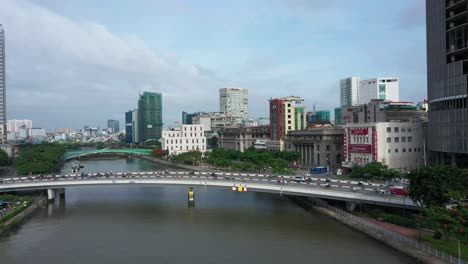 Una-De-Las-13-Tomas-De-Drones-Del-Puente-Khanh-Hoi-Que-Cruza-El-Canal-Tau-Hu-Que-Conecta-Los-Distritos-1-Y-4-En-La-Ciudad-De-Ho-Chi-Minh