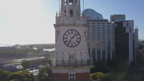 Close-up-shot-of-Torre-Monumental-clock-with-Retiro-neighborhood-in-background