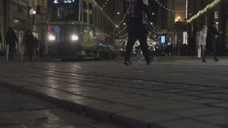 Weihnachtsbeleuchtung-Entlang-Der-Aleksanterinkatu-Straße-In-Helsinki,-Finnland