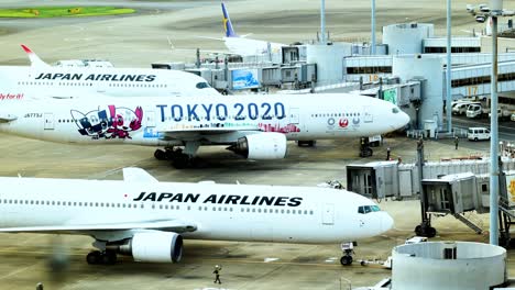 Flughafen-Haneda-Tokio-Japan-–-Flugzeugwartung