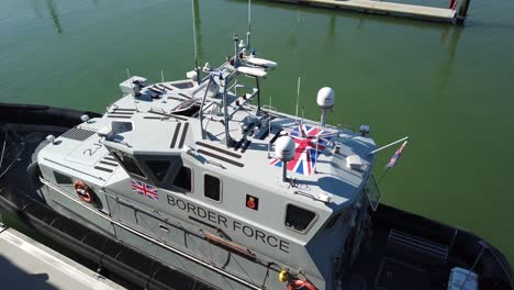 Barco-De-La-Fuerza-Fronteriza-Amarrado-En-El-Muelle-De-Dover