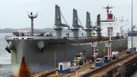 Bulk-Carrier-slowly-entering-the-Gatun-Locks-chamber,-Panama-Canal