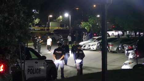 La-Policía-De-Toronto-Custodia-El-Lugar-Del-Homicidio-En-Black-Creek-Drive