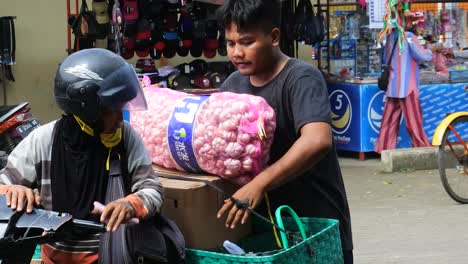 Transacciones-De-Vendedor-Y-Comprador-En-Los-Mercados-Tradicionales