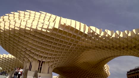 People-enjoying-sunny-day-under-Metropol-Parasol-in-Seville,-Spain