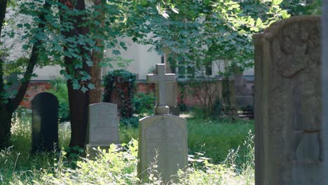 Ornate-gravestone-at-Christian-graveyard-in-Munich