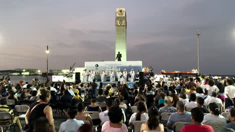 Toma-De-Baile-Tradicional-En-El-Puerto-De-Veracruz-En-México