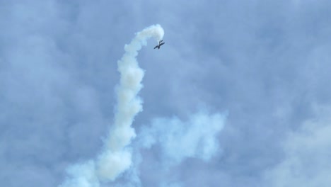 Xtremeair-Sbach-342-Führt-Kunstflug-Auf-Der-Flugschau-In-Liepaja,-Lettland-Durch