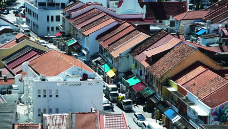 Menschen,-Die-Ihren-Täglichen-Geschäften-In-Einer-Kleinen-Straße-Im-Viertel-Little-India-In-Singapur-Nachgehen