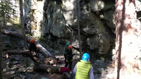 People-Climbing-At-The-Sheer-Crag-Mountains-In-Whitefish,-Montana-USA