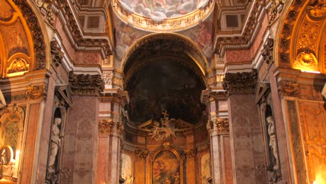 Incline-Hacia-Arriba-A-Través-De-La-Nave-Interior-De-La-Iglesia-De-San-Camillo-De-Lellis-En-Roma,-Italia