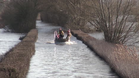 UK-February-2014---Firefighters-help-resident-disembark-from-a-boat-being-used-as-a-ferry-to-Muchelney-village-cut-off-by-floodwater-on-the-Somerset-Levels