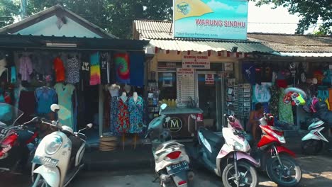 Subiendo-Hacia-La-Playa-De-Sindu-Sanur-Bali