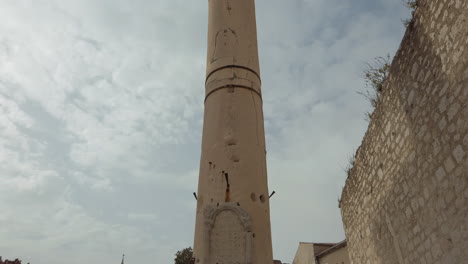 Alte-Römische-Steinsäule,-Die-Noch-Immer-Auf-Dem-Gelände-Des-Forum-Romanum-Steht