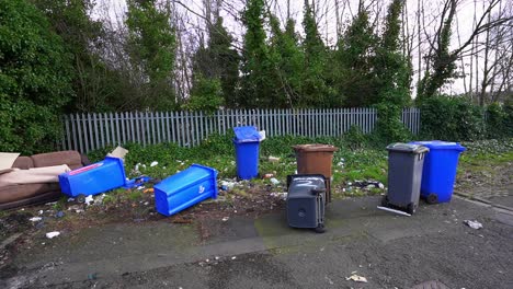 Residuos-Después-De-Ser-Arrojados-Con-Mosca,-Vertederos-De-Basura,-Desechos-Peligrosos,-Arrojar-Basura,-Arrojar-Con-Mosca-En-Stoke-On-Trent,-Una-De-Las-áreas-Más-Pobres-De-Inglaterra