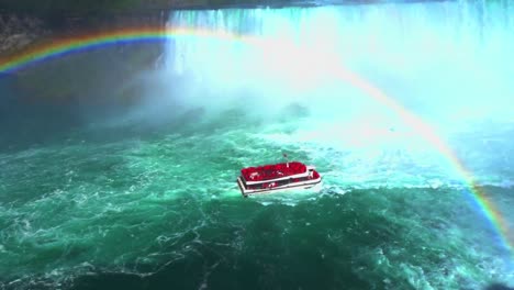 Primer-Plano-Del-Barco-Maid-Of-The-Mist-En-Las-Cataratas-Del-Niágara