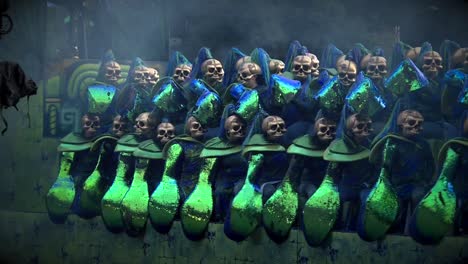 Grandes-Figuras-De-Calaveras-En-El-Desfile-Del-Día-De-Los-Muertos