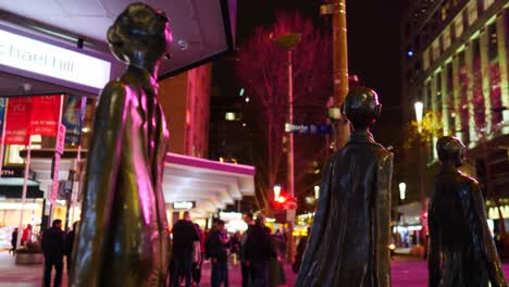 Skulptur-Mit-Drei-Geschäftsleuten-In-Melbourne,-CBD