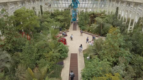 camera-tilt-from-balcony-of-Temperate-House-at-Kew-Gardens-during-the-Chihuly-exhibition