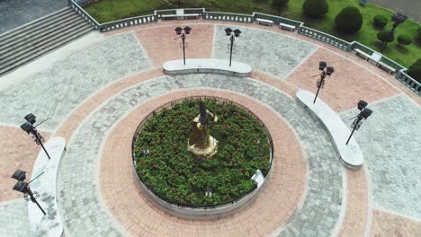 AERIAL:-Aerial-high-angle-shot-of-cathedral-plaza-with-statue