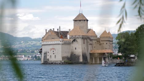 Foto-Furtiva-Del-Castillo-De-La-Mazmorra-De-Chillon-En-Veytaux,-Suiza